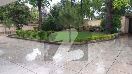 1000 Square Yard 4 Bedroom House For Rent In F-6, Islamabad