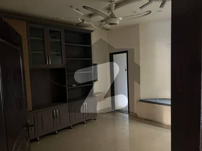 بحریہ ٹاؤن سیکٹر سی بحریہ ٹاؤن,لاہور میں 5 کمروں کا 10 مرلہ مکان 3.45 کروڑ میں برائے فروخت۔