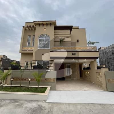 1.5 KANAL HOUSE IS AVAILABLE FOR SALE IN CALVEORY GROUND KALMA CHOWK