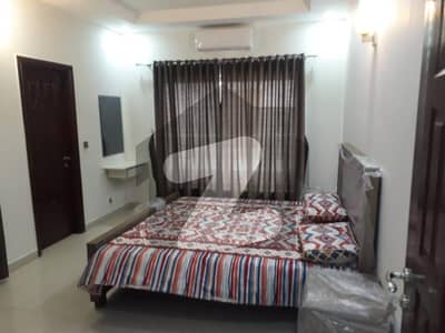 ڈی ایچ اے فیز 4 ڈیفنس (ڈی ایچ اے),لاہور میں 4 کمروں کا 10 مرلہ مکان 1.5 لاکھ میں کرایہ پر دستیاب ہے۔