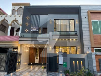 5 Marla Hot Location House For Sale In Bahria Town ,Lahore