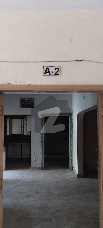 3 BED D/D Behind Hassan Square Second Floor Flat On RENT Gulshan-e-Iqbal 24/7 Water Supply