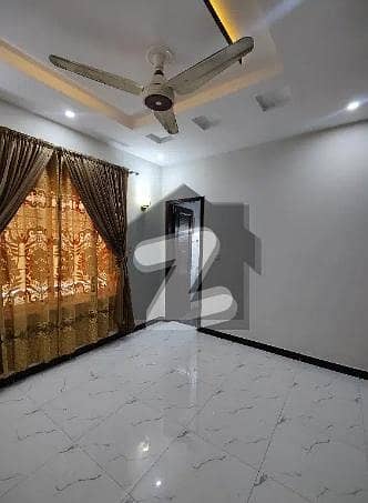 جی ۔ 13 اسلام آباد میں 5 کمروں کا 4 مرلہ مکان 3.4 کروڑ میں برائے فروخت۔