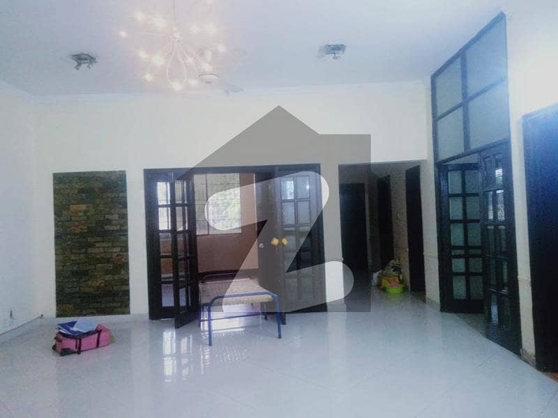 BEAUTIFULL TEN MARLA LOWER PORTION FOR RENT IN DHA PHASE 1