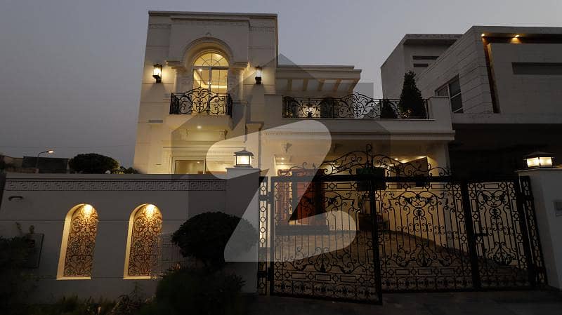 ڈی ایچ اے فیز 7 ڈیفنس (ڈی ایچ اے),لاہور میں 5 کمروں کا 1 کنال مکان 7.9 کروڑ میں برائے فروخت۔