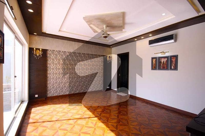 ڈی ایچ اے فیز 7 ڈیفنس (ڈی ایچ اے),لاہور میں 5 کمروں کا 1 کنال مکان 5.25 کروڑ میں برائے فروخت۔
