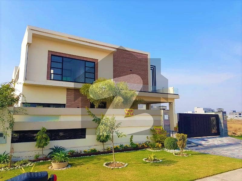 A well Design house is up for sale near Raya Golf club in lahore