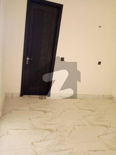 کلفٹن ۔ بلاک 7 کلفٹن,کراچی میں 3 کمروں کا 8 مرلہ فلیٹ 1.5 لاکھ میں کرایہ پر دستیاب ہے۔