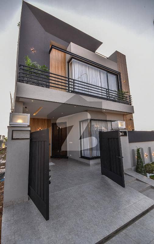 5 MARLA BRAND NEW MODERN DESIGN BUNGLOW AVAILABLE FOR SALE IN DHA 9 TOWN