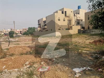 10 MARLA PLOT ON PRIME L9CATION OF VALENCIA TOWN