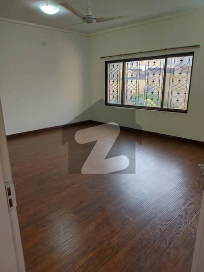 ایف ۔ 8 اسلام آباد میں 5 کمروں کا 1 کنال مکان 27.5 کروڑ میں برائے فروخت۔