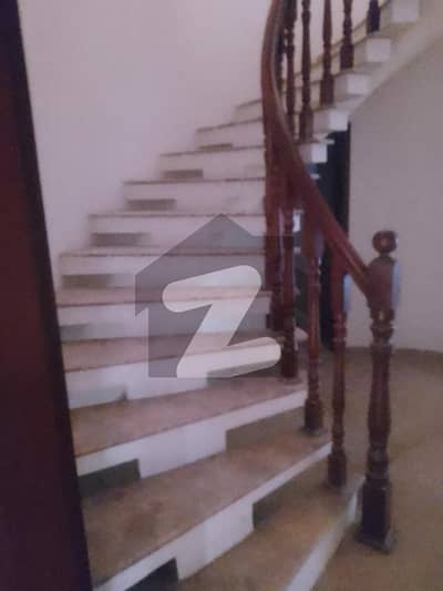 نیو مسلم ٹاؤن لاہور میں 5 کمروں کا 1 کنال مکان 8.5 کروڑ میں برائے فروخت۔