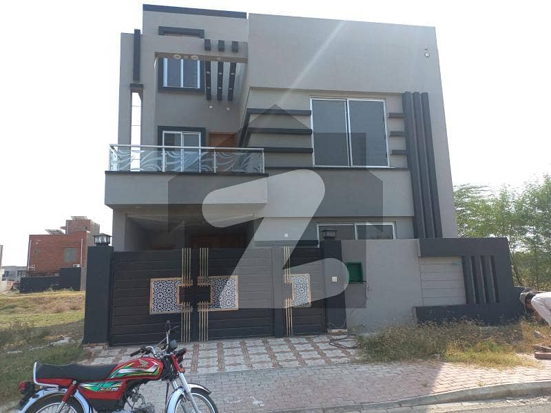 5 Marla Like New House With Gas Available For Sale In Bahria Town Lahore.