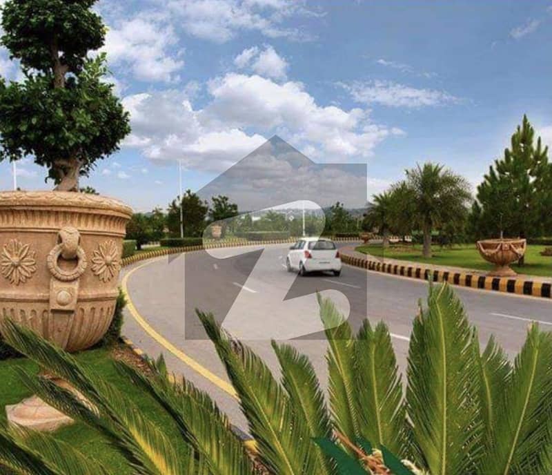 5 kanal Corner Farmhouse Plot Available for Sale in Gulberg Greens on Top Location