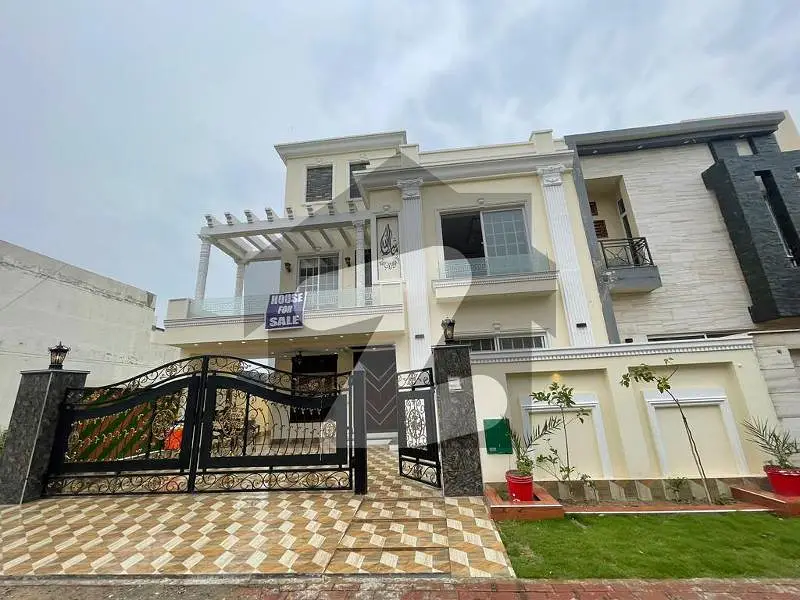 10 Marla Like New House In Talha Block For Sale In Bahria Town Lahore