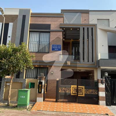 5 Marla Hot Location House For Sale In Sector E,Lahore