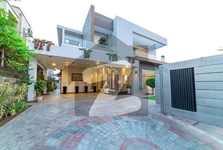Luxurious 1 Kanal House Is For Sell In Dha Lahore