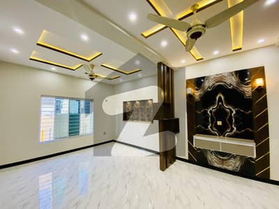 بحریہ ٹاؤن فیز 8 بحریہ ٹاؤن راولپنڈی,راولپنڈی میں 4 کمروں کا 5 مرلہ مکان 1.9 کروڑ میں برائے فروخت۔