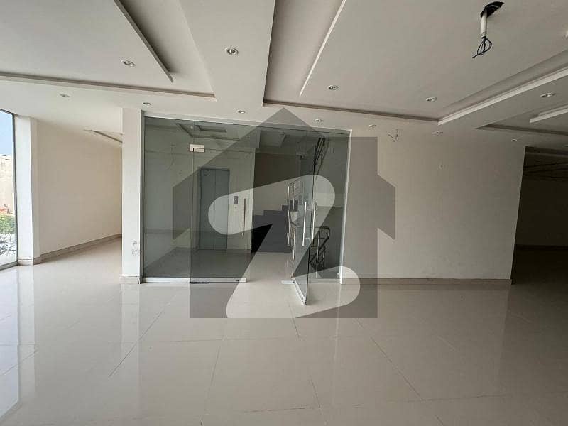 Brand New 8 Marla Floor For Rent In Phase 6 DHA Lahore Top Location