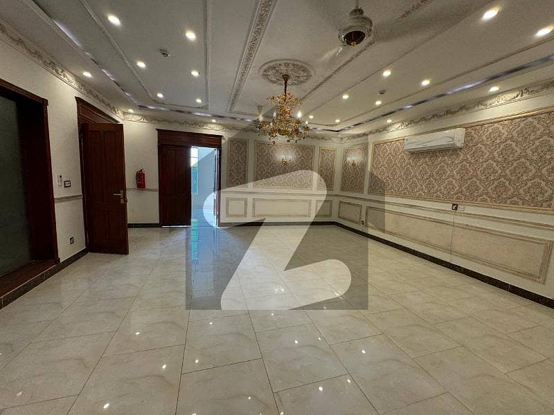 8 Marla 4th Floor For Rent In Phase 6 DHA Lahore Top Location Like New
