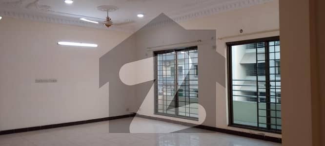 10 MARLA 3 BEDROOM RENOVATED APARTMENT FOR RENT