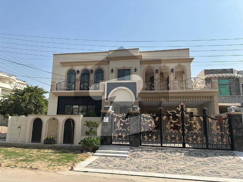 Corner 20 Marla House For sale In Wapda Town Phase 1 Multan