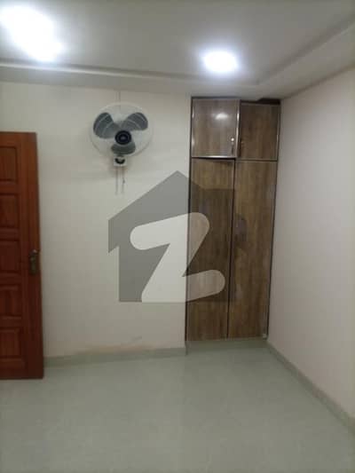 2 BEDROOMS LIKE NEW NON FURNISH IDEAL LOCATION EXCELLENT FLAT FOR RENT IN BAHRIA TOWN LAHORE