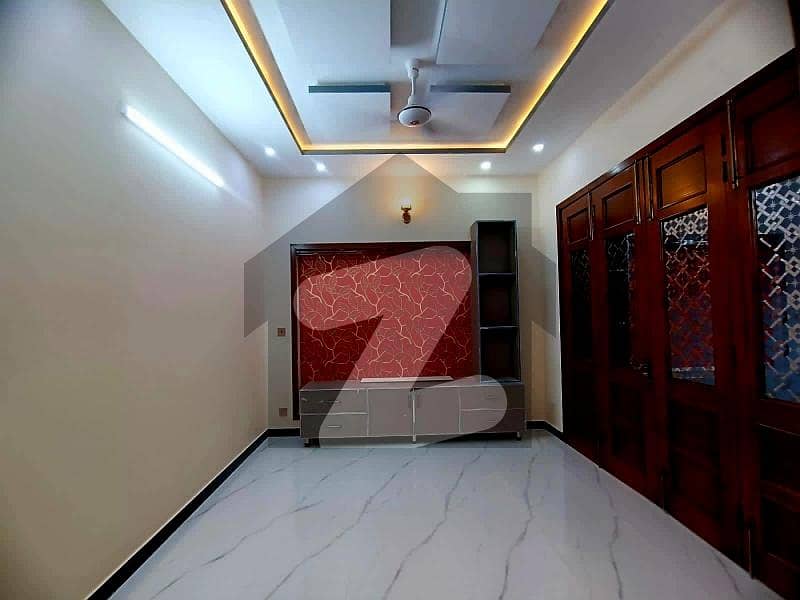 جی ۔ 13 اسلام آباد میں 6 کمروں کا 10 مرلہ مکان 2.35 لاکھ میں کرایہ پر دستیاب ہے۔