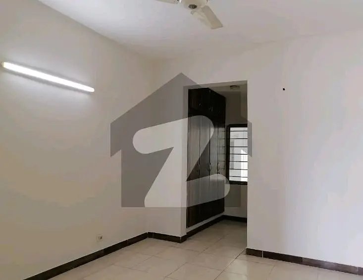 Spacious Flat Is Available For sale In Ideal Location Of Askari 11 - Sector B