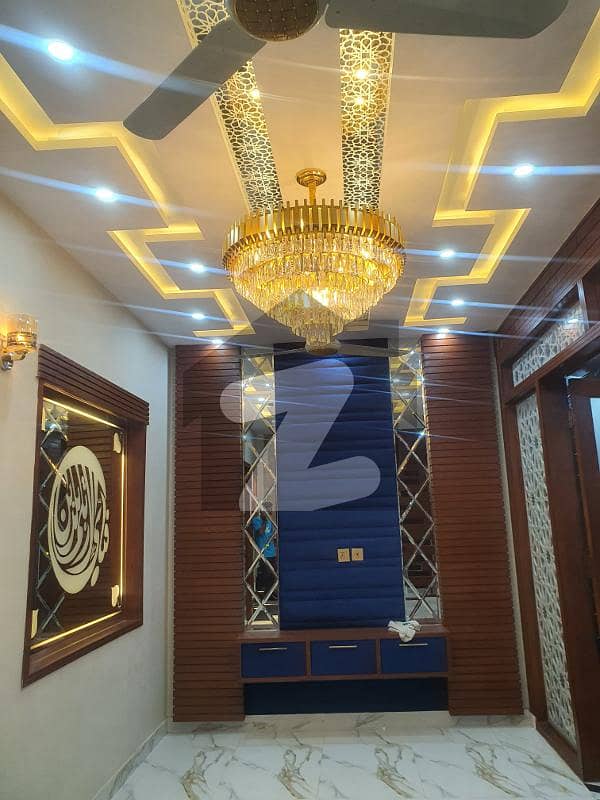 بحریہ ٹاؤن سیکٹرڈی بحریہ ٹاؤن,لاہور میں 3 کمروں کا 5 مرلہ مکان 2.6 کروڑ میں برائے فروخت۔