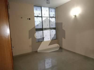 گارڈن ٹاؤن - گارڈن بلاک گارڈن ٹاؤن,لاہور میں 3 کمروں کا 1 کنال بالائی پورشن 1.0 لاکھ میں کرایہ پر دستیاب ہے۔