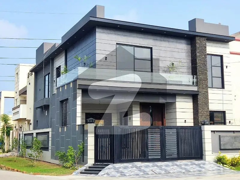 10 Marla Luxury Solid Constructed House In Most Prime Location