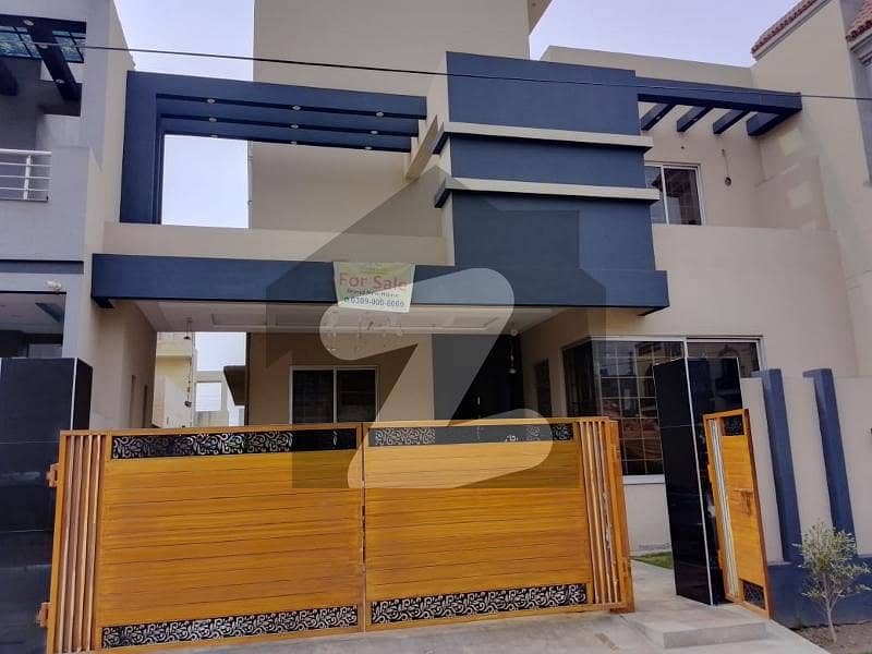 10 MARLA LUXURY NEW HOUSE FOR SALE IN FORMANENTS HOUSING SOCIETY BLOCK-M