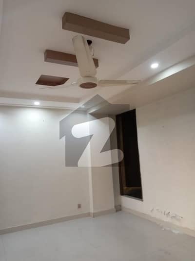 4 marla flat for rent in paragon city lahore