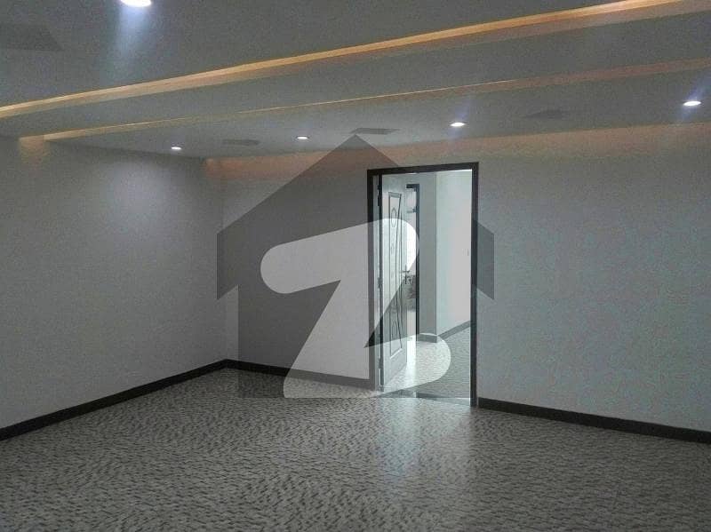 8 Marla Slightly House For Sale In Bahria Town - Usman Block Lahore