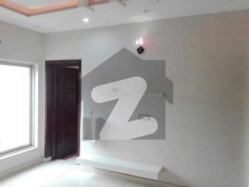 10 Marla Slightly House for Sale In Bahria Town - Quaid Block Lahore