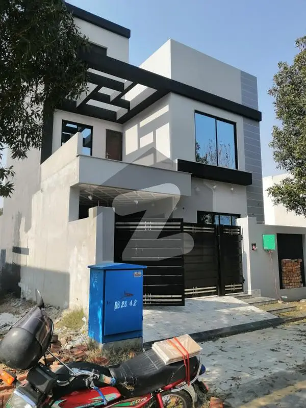 5 MARLA BRAND NEW HOUSE FOR SALE IN E BLOCK ON PRIME LOCATION OF THE BLOCK