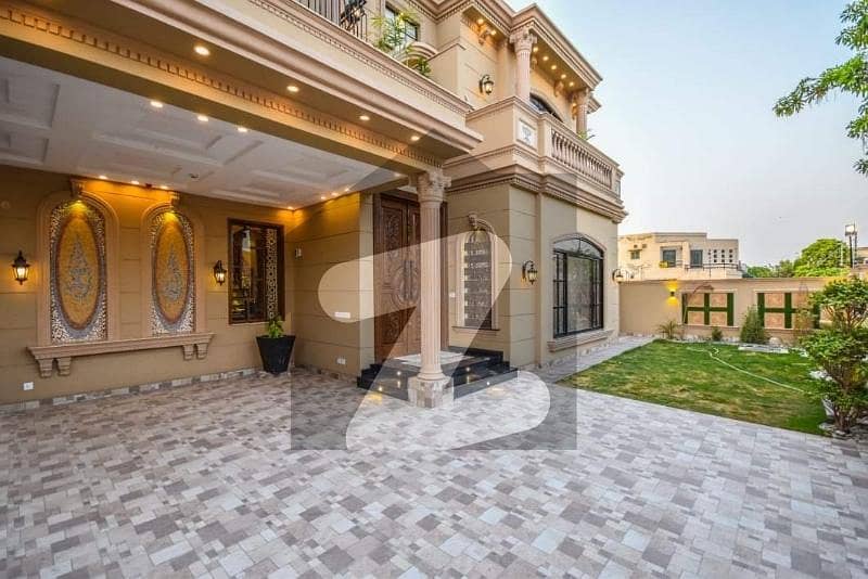 1 KANAL ULTRA MODERN HOUSE TOP LOCATION OF DHA PHASE 7 AVAILABLE FOR SALE