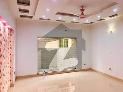 ڈی ایچ اے فیز 4 ڈیفنس (ڈی ایچ اے),لاہور میں 6 کمروں کا 1 کنال مکان 2.5 لاکھ میں کرایہ پر دستیاب ہے۔