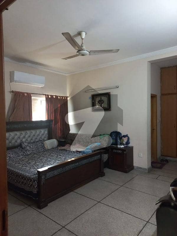 واپڈا ٹاؤن لاہور میں 10 کمروں کا 2 کنال مکان 8.5 کروڑ میں برائے فروخت۔