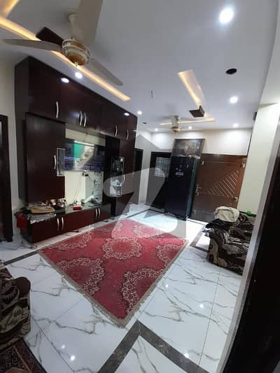 علامہ اقبال ٹاؤن لاہور میں 4 کمروں کا 5 مرلہ مکان 2.75 کروڑ میں برائے فروخت۔