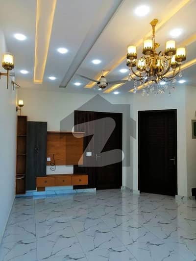 پارک ویو سٹی ۔ تولپ ایکسٹینشن بلاک پارک ویو سٹی,لاہور میں 4 کمروں کا 5 مرلہ مکان 1.95 کروڑ میں برائے فروخت۔