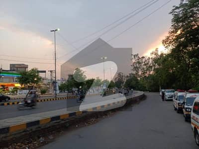 جیل روڈ لاہور میں 3 کنال کمرشل پلاٹ 32.0 کروڑ میں برائے فروخت۔
