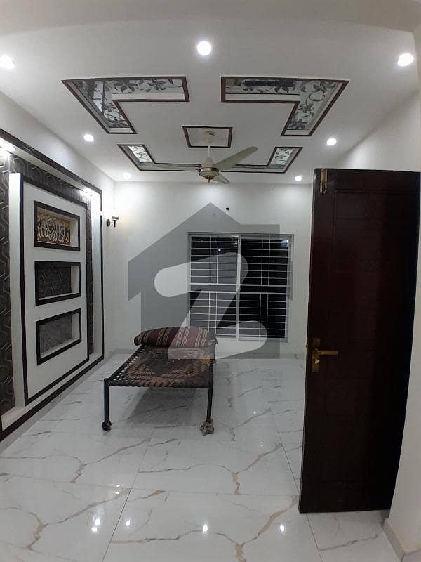 نشیمنِ اقبال فیز 2 نشیمنِ اقبال,لاہور میں 4 کمروں کا 5 مرلہ مکان 1.65 کروڑ میں برائے فروخت۔