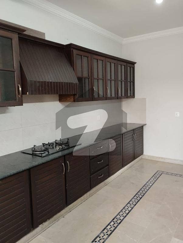 BEAUTIFUL LOCATION GROUND PORTION FOR RENT BEAUTIFUL LOCATION GROUND PORTION FOR RENT