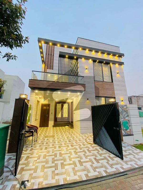 بحریہ ٹاؤن - شیرشاہ بلاک بحریہ ٹاؤن ۔ سیکٹر ایف,بحریہ ٹاؤن,لاہور میں 3 کمروں کا 5 مرلہ مکان 2.6 کروڑ میں برائے فروخت۔