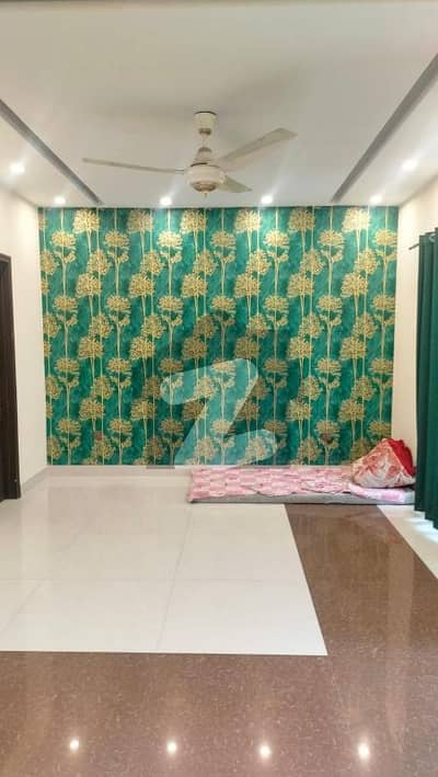 بحریہ ٹاؤن ۔ سیکٹر ایف بحریہ ٹاؤن,لاہور میں 3 کمروں کا 10 مرلہ بالائی پورشن 45.0 ہزار میں کرایہ پر دستیاب ہے۔