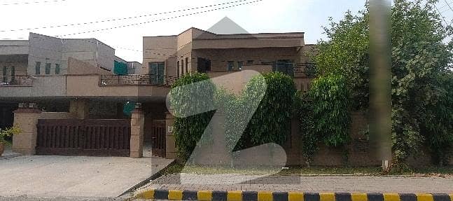 عسکری 10 عسکری,لاہور میں 4 کمروں کا 1 کنال مکان 9.0 کروڑ میں برائے فروخت۔