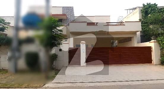 Spacious House Is Available For sale In Ideal Location Of Askari 10