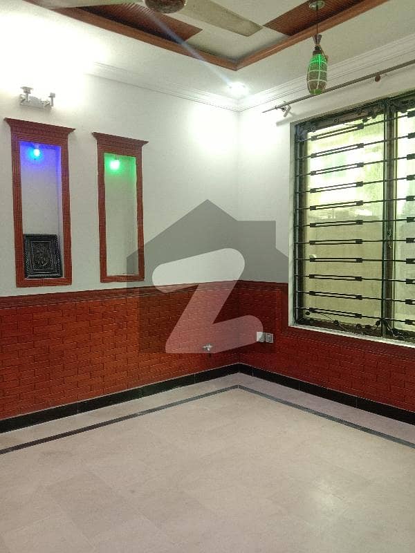 25x40 Used House Available For Sale in G-13/1 Islamabad.